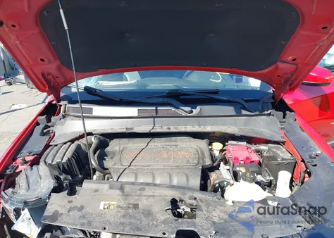 2019 Jeep Compass Latitude 4X4 z USA, uszkodzony, nr VIN 3C4NJDBB9KT713722